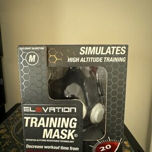 Elevation Training Mask - Black and White